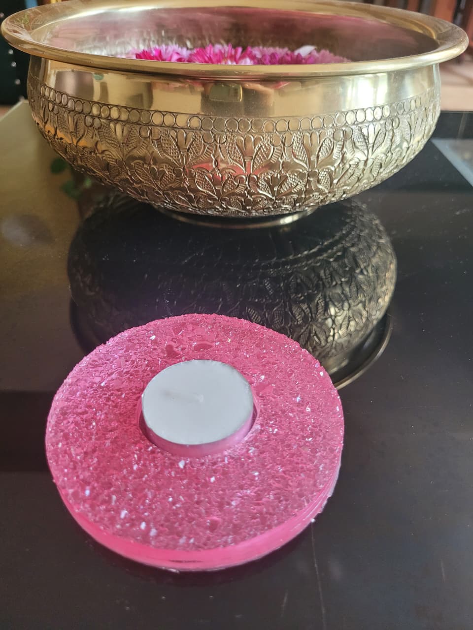 Tea light holder